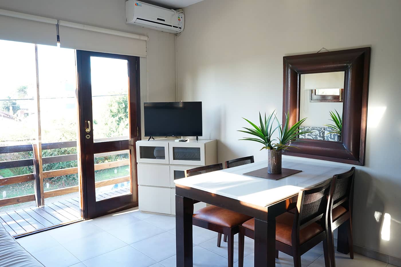 Living luminoso en Altos de Pinamar con TV y WiFi